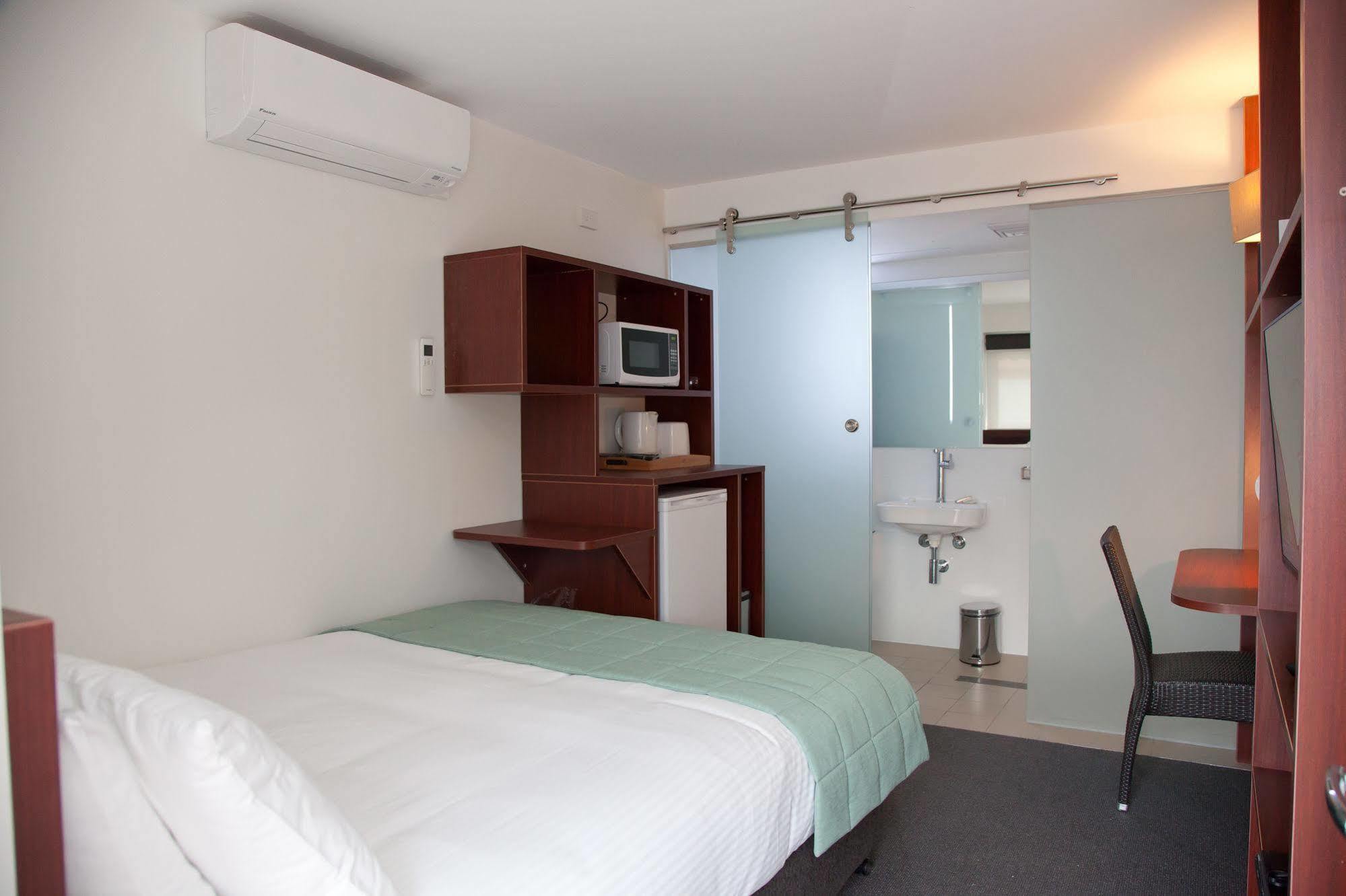 Grand Hotel And Studios Wyong Εξωτερικό φωτογραφία