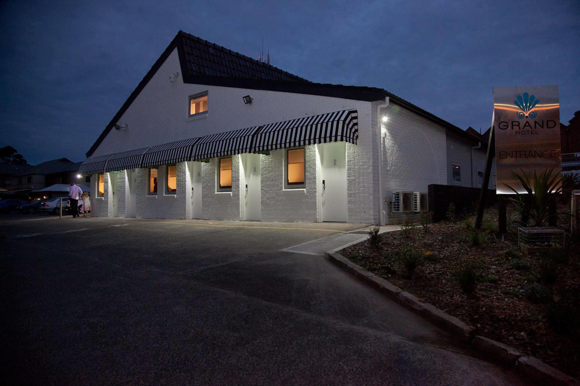 Grand Hotel And Studios Wyong Εξωτερικό φωτογραφία